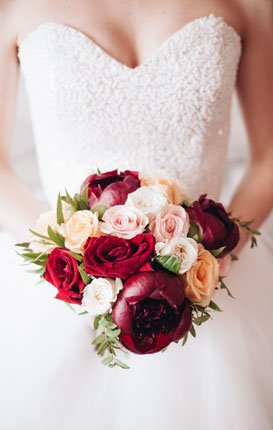 wedding-vibes-bride-with-a-wedding-bouquet-wedd-2021-09-04-11-09-28-utc.jpg